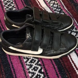 Nike blazers Velcro low tops